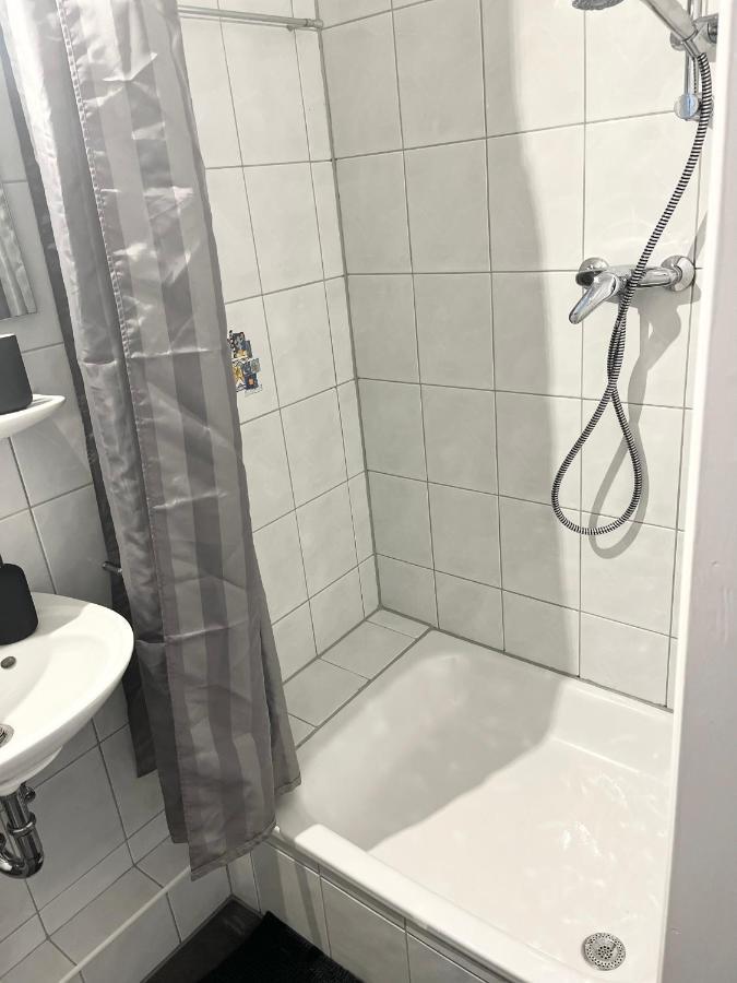 Gemuetliches Zentrales Apartment 2 Min Bis Du Hbf Duisburg Eksteriør billede